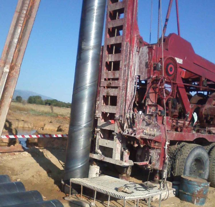 Perfioradora de percusión. Perforaciones y sondeos Pelaez Valladolid.