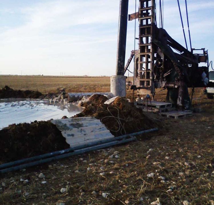 Perfioradora de percusión. Perforaciones y sondeos Pelaez Valladolid.